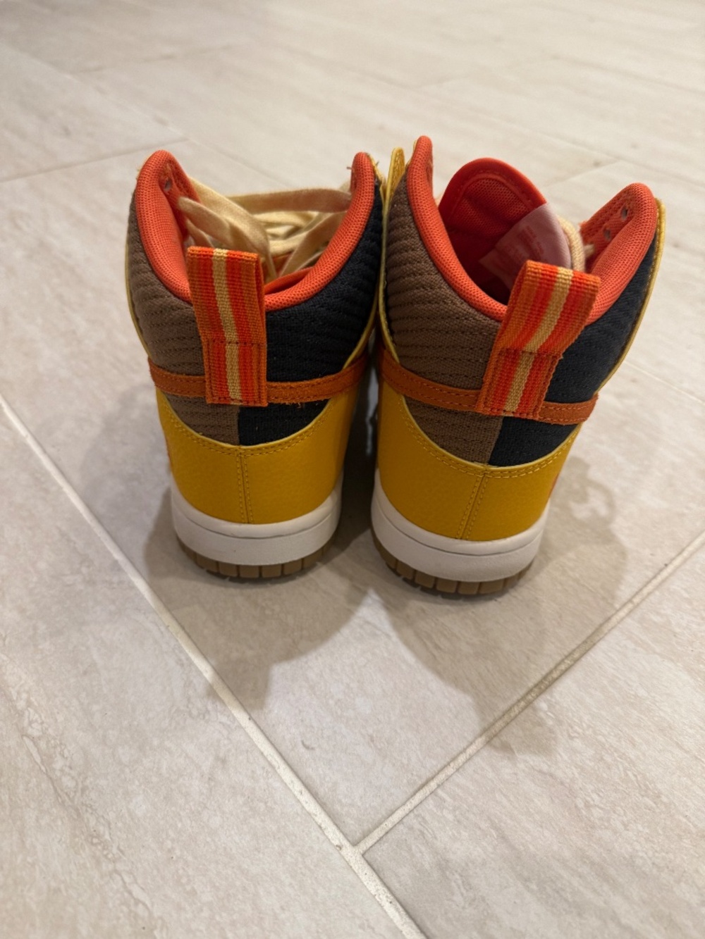 NEW Nike Dunk High "Somos Familia" Yellow/Blk/Orange | Women's 7.5 | Premium - Picture 5 of 8